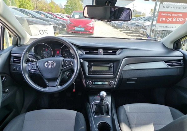 Toyota Avensis cena 61900 przebieg: 120200, rok produkcji 2017 z Okonek małe 121